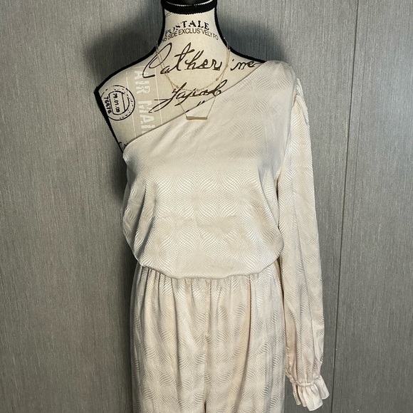 Love Whit Chic One-Shoulder White Jumpsuit Size 12 - Picture 5 of 12